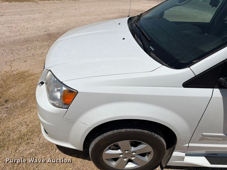 image for item EX0016 2015 Dodge Grand Caravan van