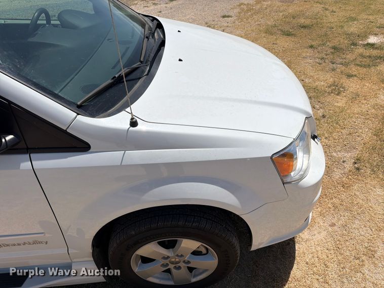 image for item EX0016 2015 Dodge Grand Caravan van