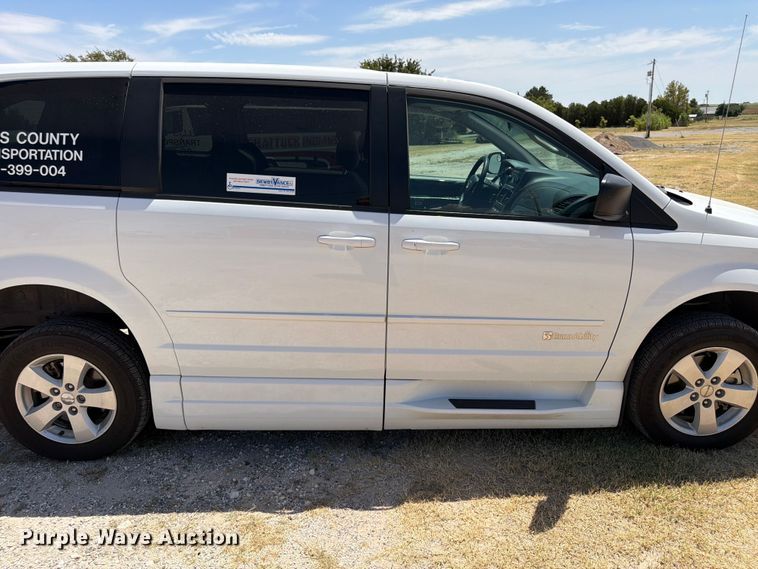 image for item EX0016 2015 Dodge Grand Caravan van