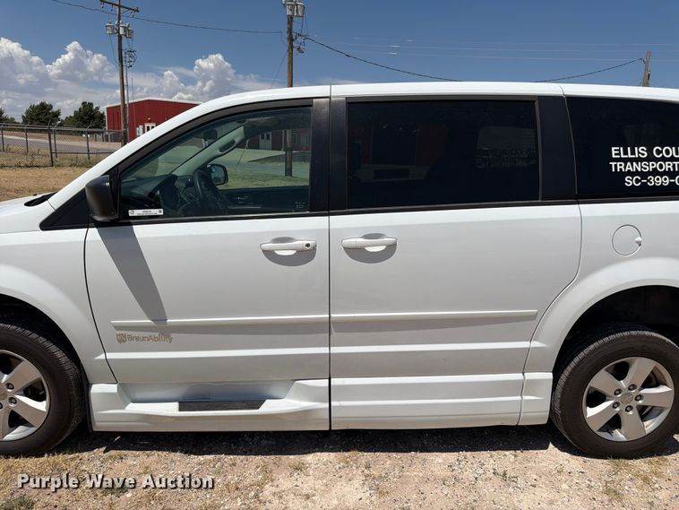 image for item EX0016 2015 Dodge Grand Caravan van