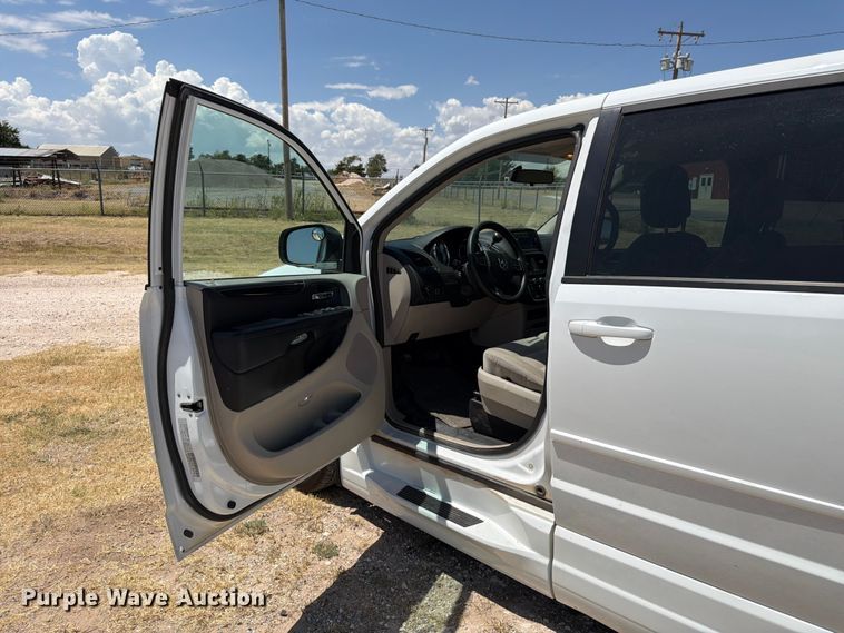 image for item EX0016 2015 Dodge Grand Caravan van
