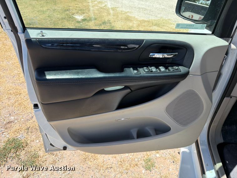 image for item EX0016 2015 Dodge Grand Caravan van