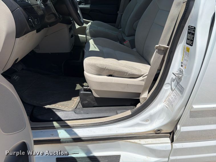 image for item EX0016 2015 Dodge Grand Caravan van