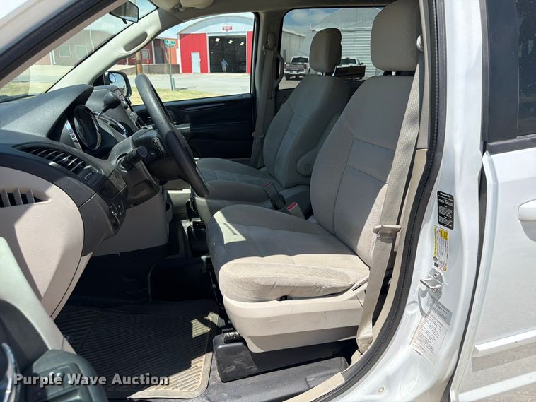 image for item EX0016 2015 Dodge Grand Caravan van