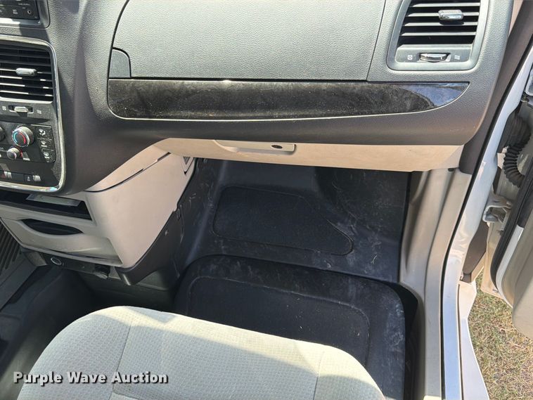 image for item EX0016 2015 Dodge Grand Caravan van