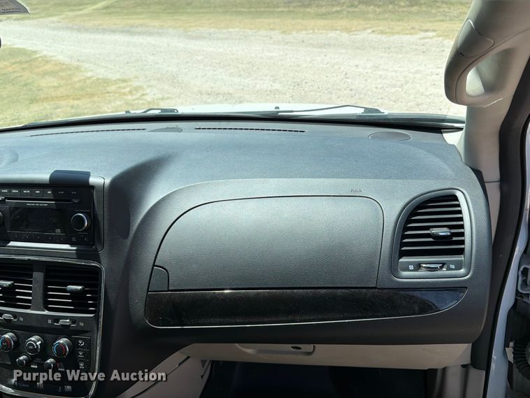 image for item EX0016 2015 Dodge Grand Caravan van