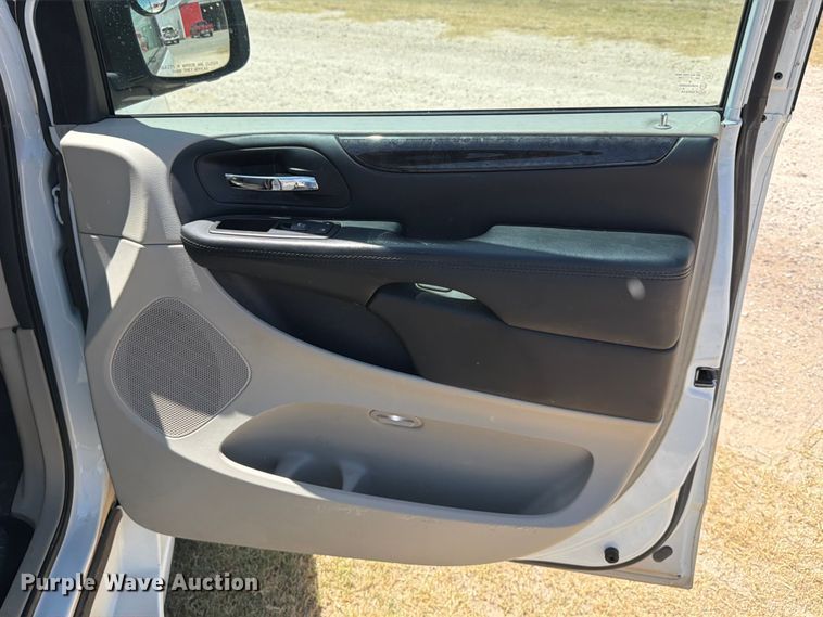 image for item EX0016 2015 Dodge Grand Caravan van