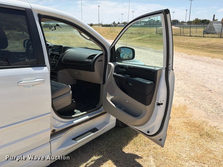 image for item EX0016 2015 Dodge Grand Caravan van