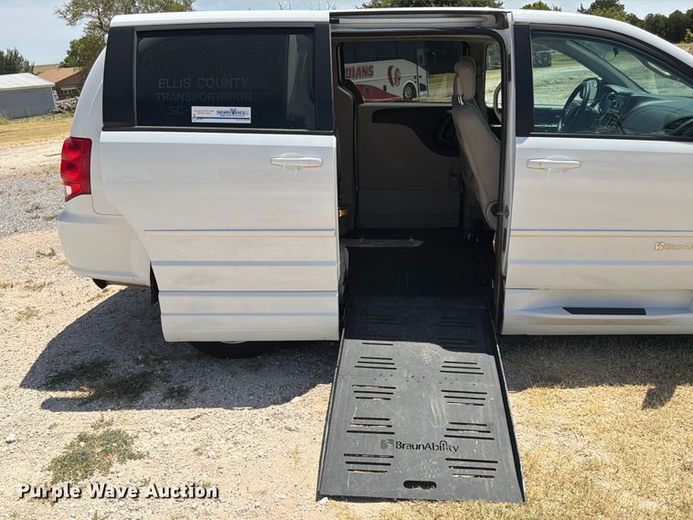 image for item EX0016 2015 Dodge Grand Caravan van