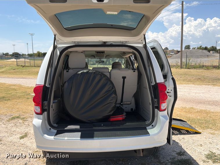 image for item EX0016 2015 Dodge Grand Caravan van