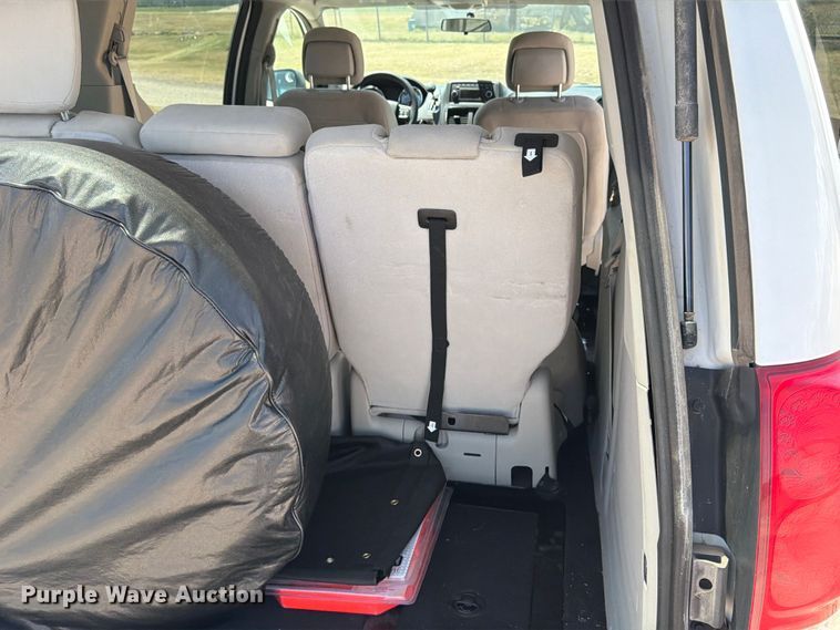 image for item EX0016 2015 Dodge Grand Caravan van