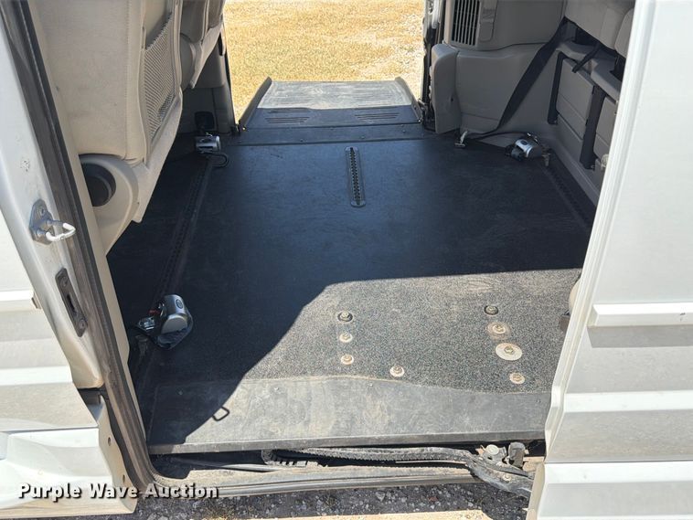 image for item EX0016 2015 Dodge Grand Caravan van