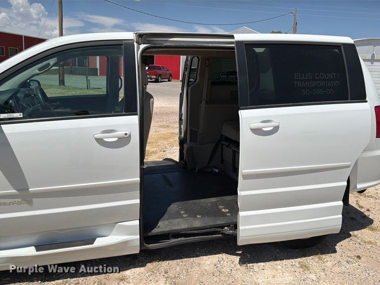 image for item EX0016 2015 Dodge Grand Caravan van