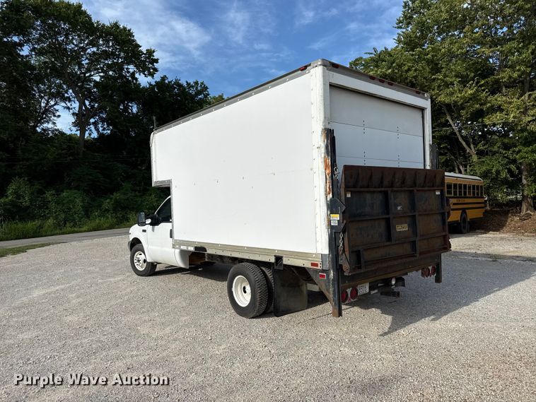 image for item EX2177 1999 Ford F350 box truck