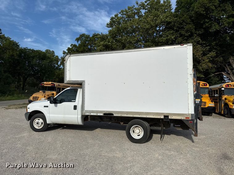 image for item EX2177 1999 Ford F350 box truck