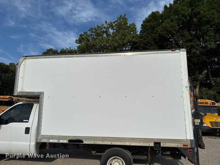 image for item EX2177 1999 Ford F350 box truck