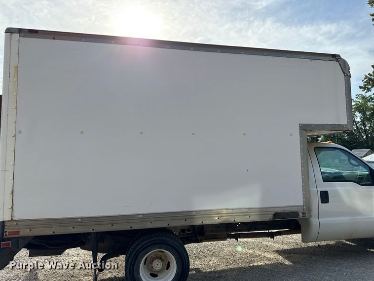 image for item EX2177 1999 Ford F350 box truck