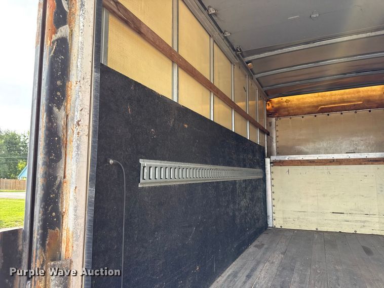 image for item EX2177 1999 Ford F350 box truck
