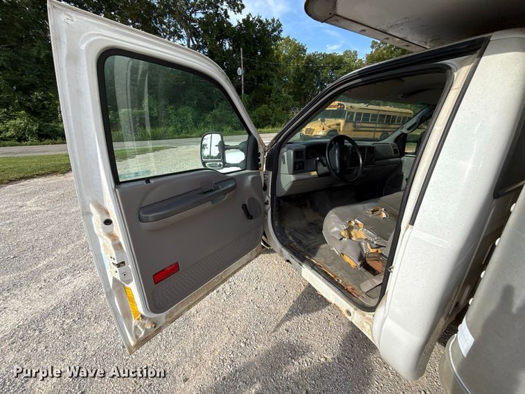 image for item EX2177 1999 Ford F350 box truck