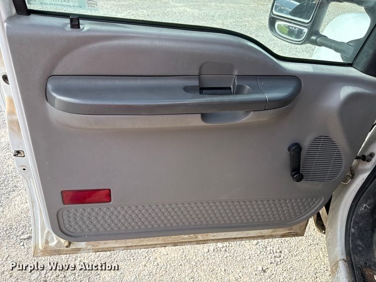 image for item EX2177 1999 Ford F350 box truck