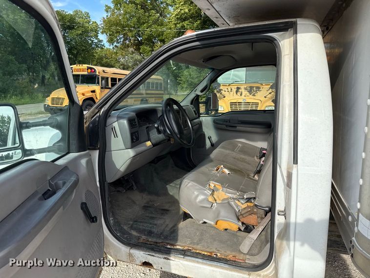 image for item EX2177 1999 Ford F350 box truck