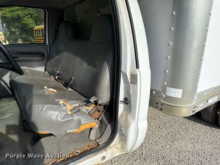 image for item EX2177 1999 Ford F350 box truck