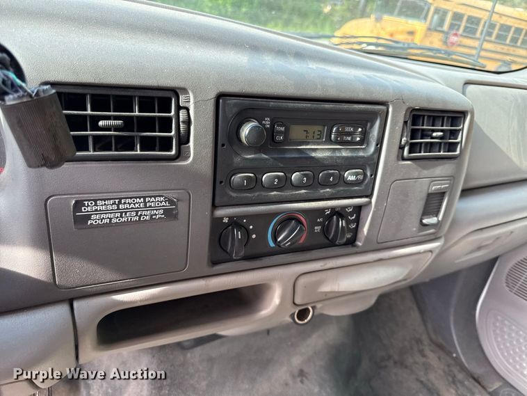 image for item EX2177 1999 Ford F350 box truck