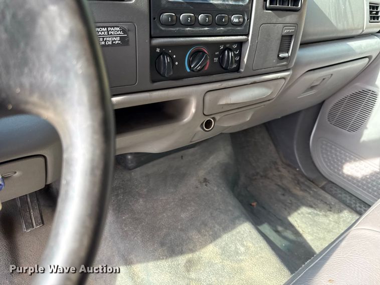 image for item EX2177 1999 Ford F350 box truck