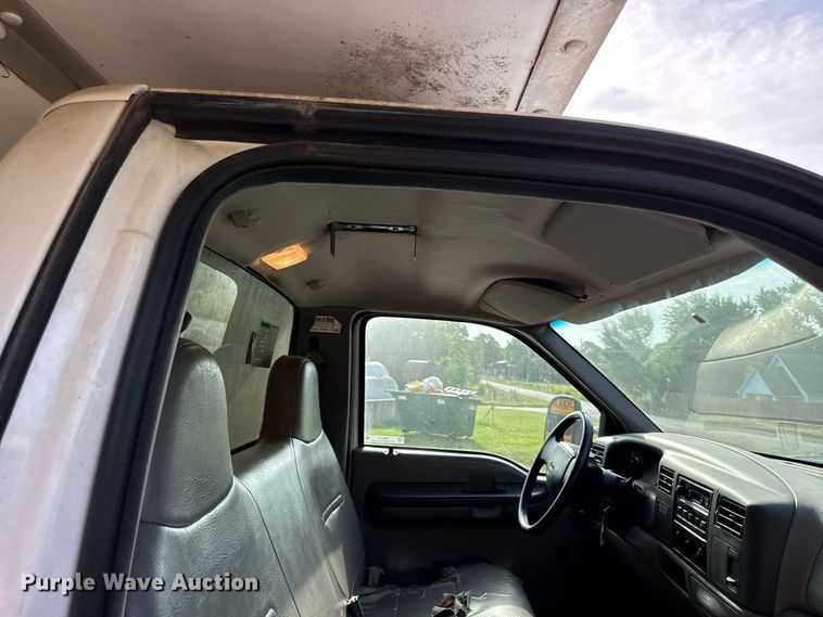 image for item EX2177 1999 Ford F350 box truck