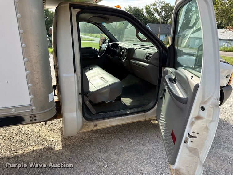 image for item EX2177 1999 Ford F350 box truck
