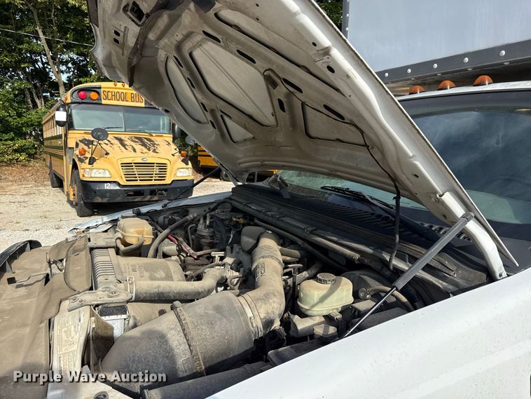 image for item EX2177 1999 Ford F350 box truck