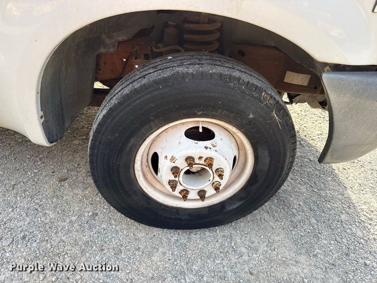 image for item EX2177 1999 Ford F350 box truck