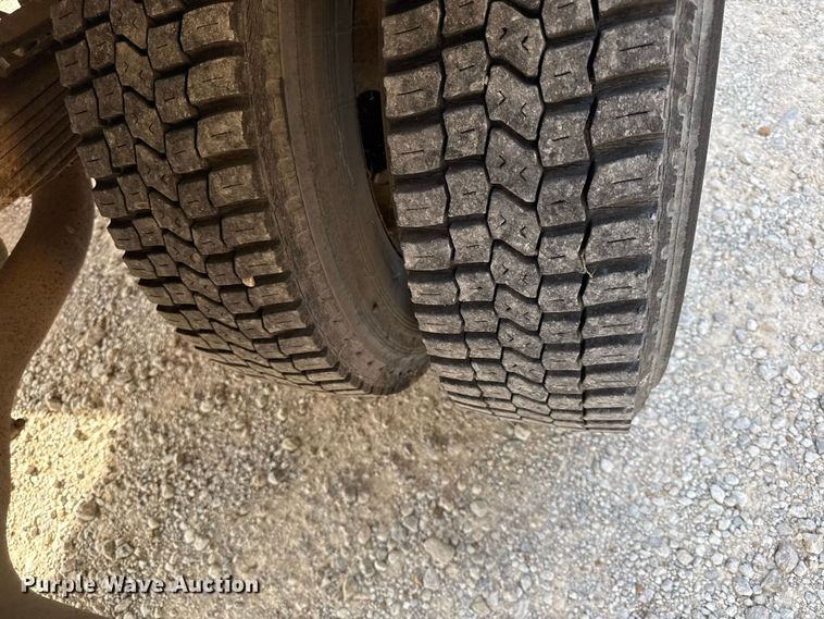 image for item EX2177 1999 Ford F350 box truck