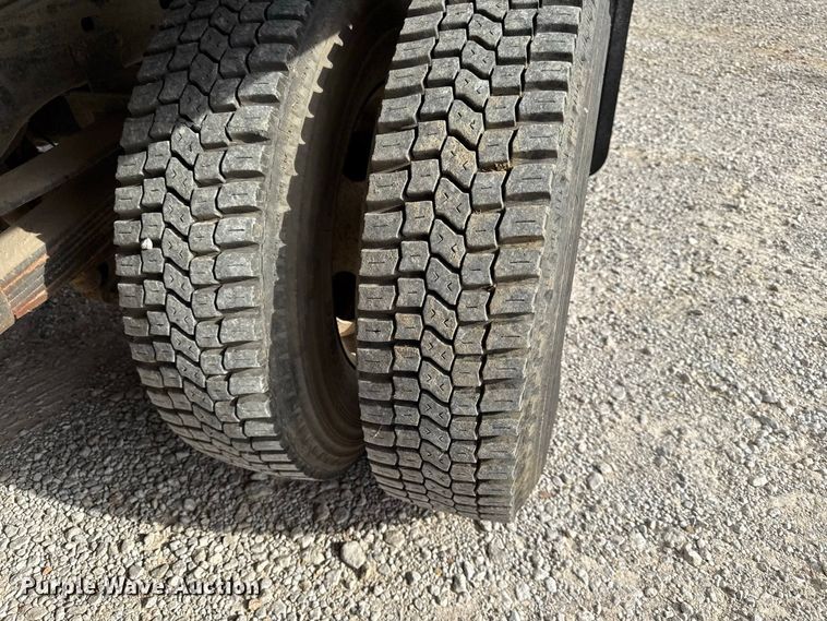 image for item EX2177 1999 Ford F350 box truck