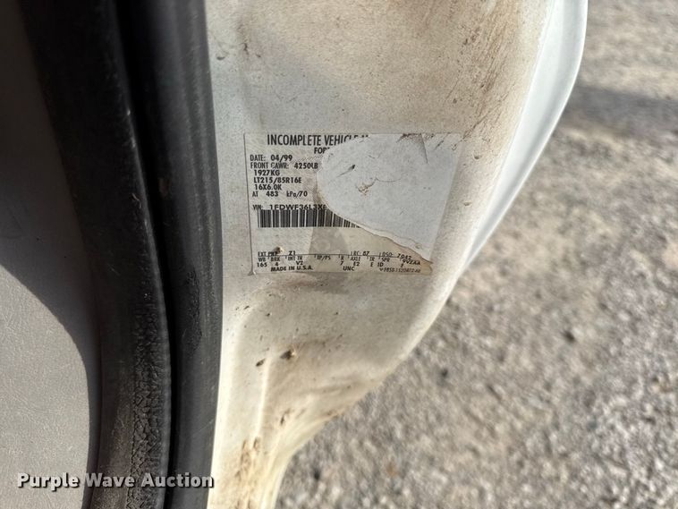 image for item EX2177 1999 Ford F350 box truck