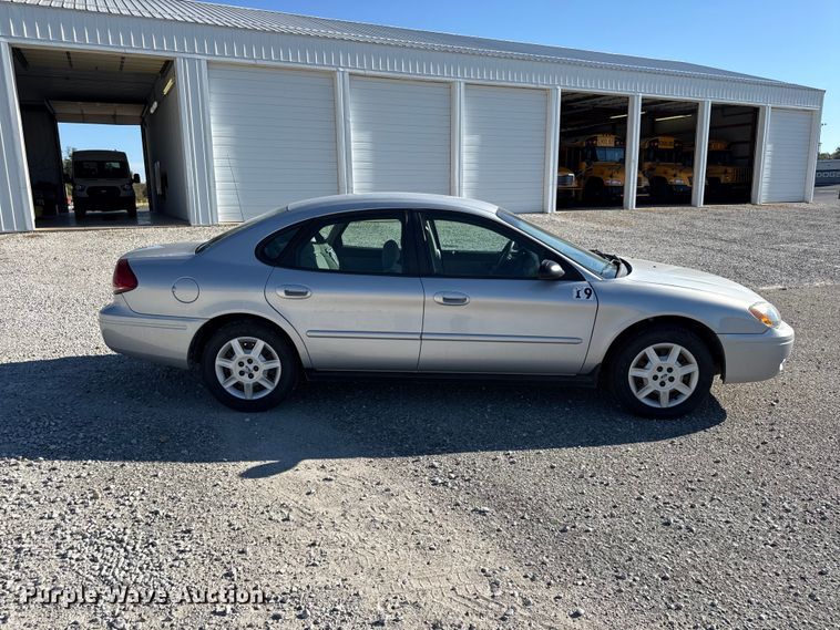 image for item EX2191 2005 Ford Taurus SE 
