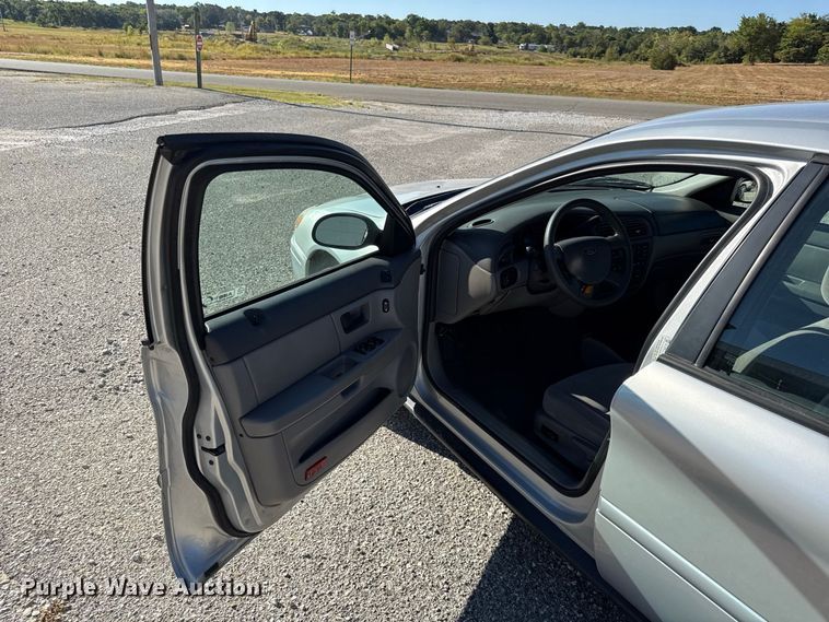 image for item EX2191 2005 Ford Taurus SE 