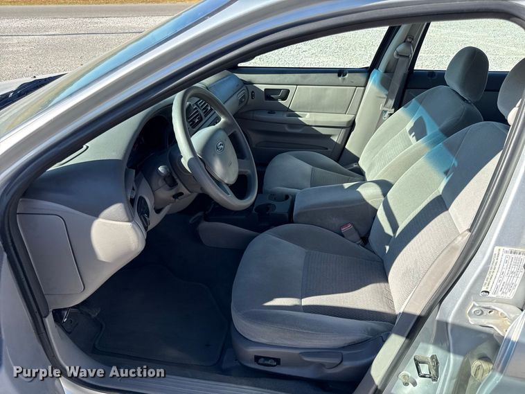 image for item EX2191 2005 Ford Taurus SE 