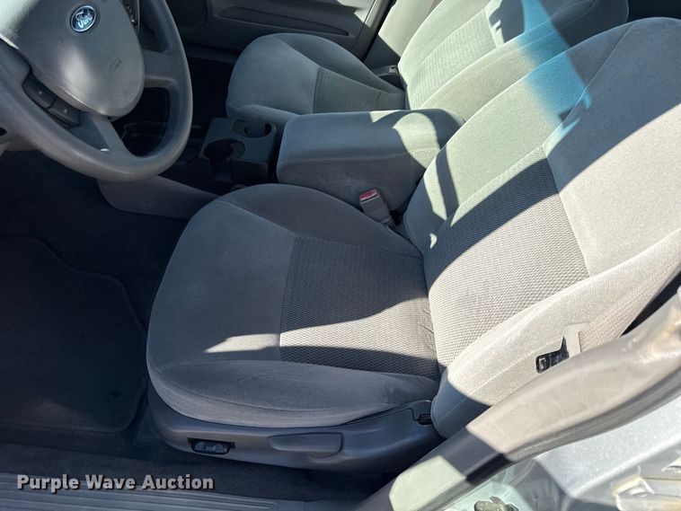 image for item EX2191 2005 Ford Taurus SE 