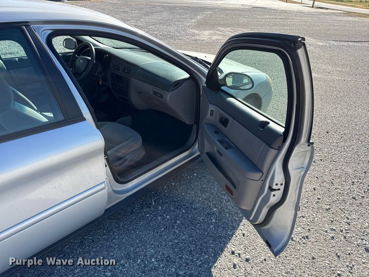 image for item EX2191 2005 Ford Taurus SE 