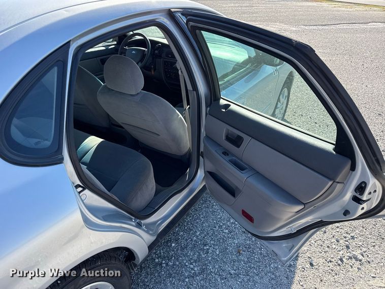 image for item EX2191 2005 Ford Taurus SE 