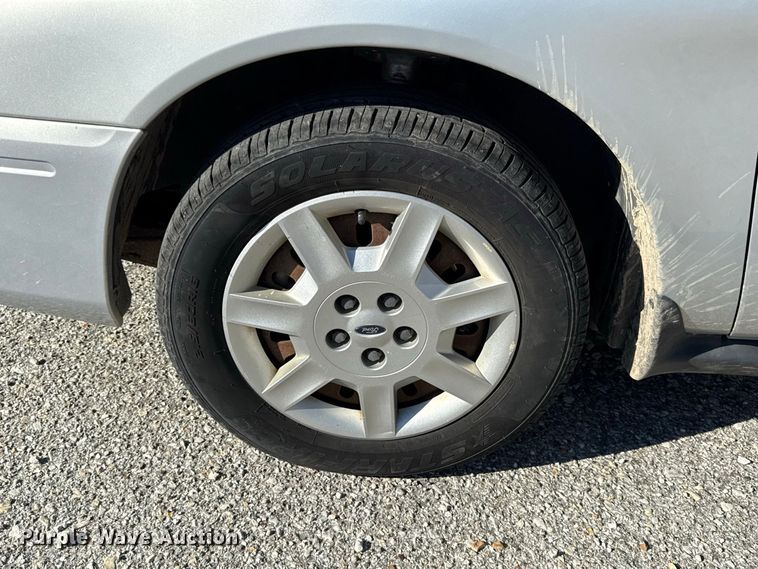image for item EX2191 2005 Ford Taurus SE 