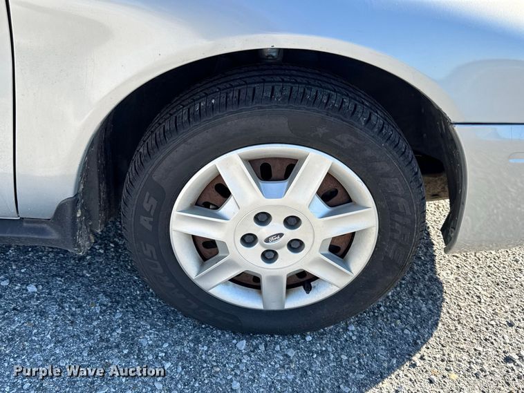 image for item EX2191 2005 Ford Taurus SE 