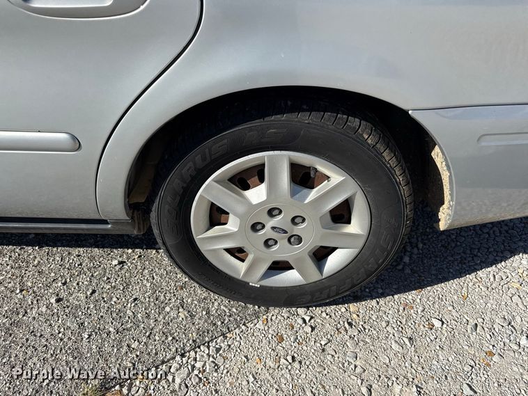 image for item EX2191 2005 Ford Taurus SE 