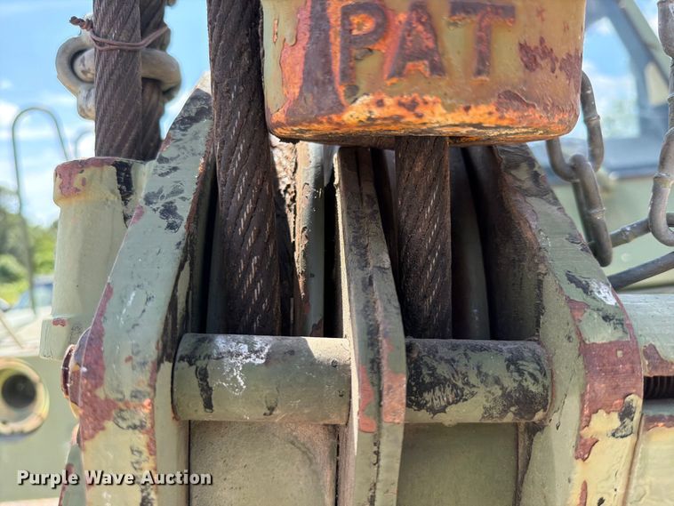image for item EX2595 1989 Harnischfeger HSHMC-25 crane