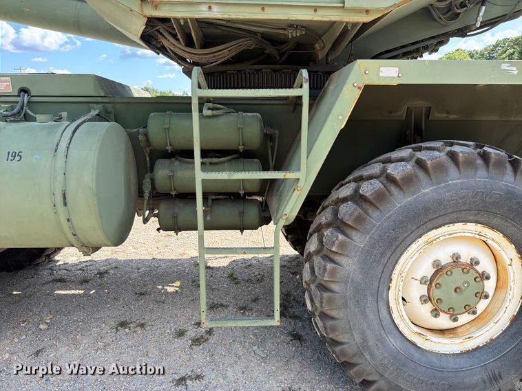 image for item EX2595 1989 Harnischfeger HSHMC-25 crane