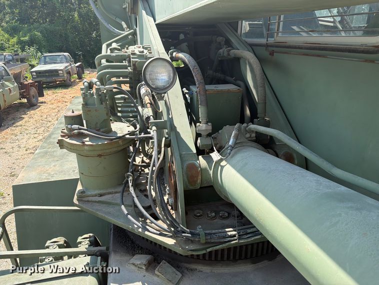 image for item EX2595 1989 Harnischfeger HSHMC-25 crane