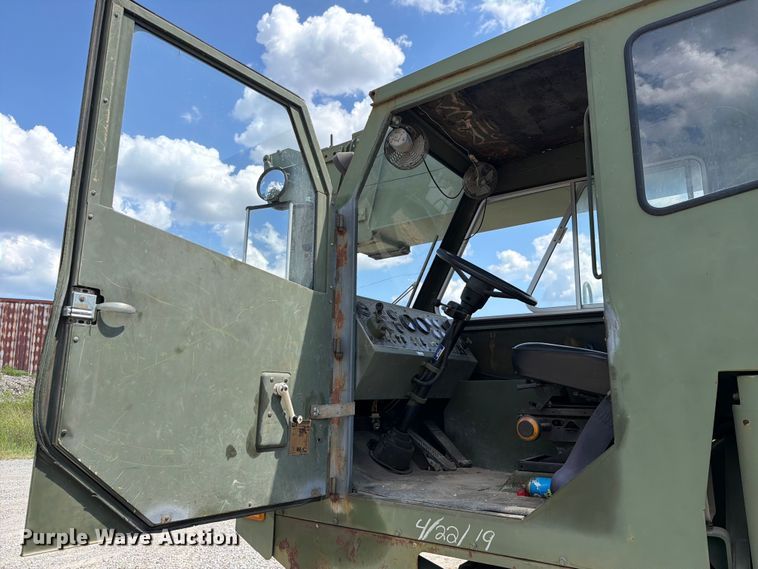 image for item EX2595 1989 Harnischfeger HSHMC-25 crane