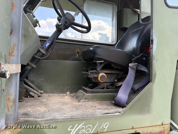 image for item EX2595 1989 Harnischfeger HSHMC-25 crane