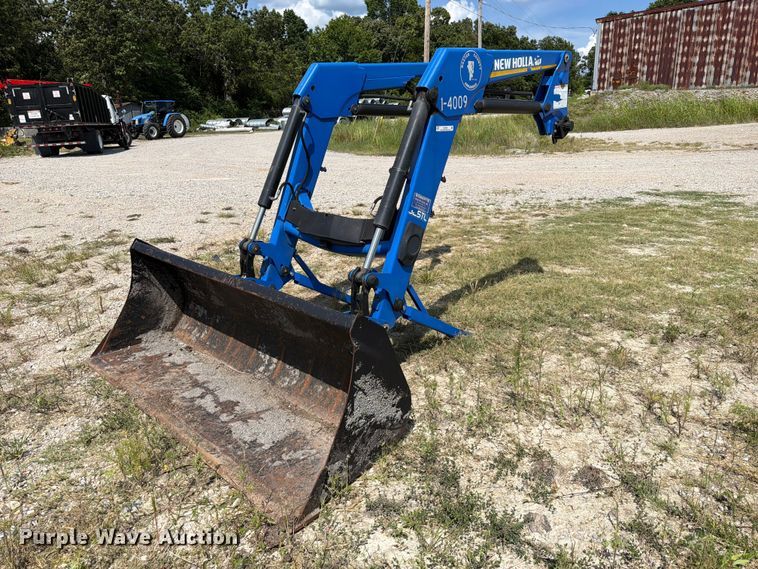 2012 New Holland 726018046 loader